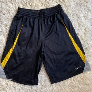 Nike Basketball Men shorts Medium.